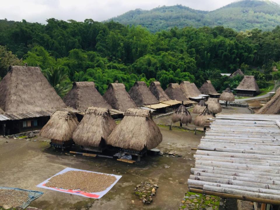 Flores Bajawa Sıcak Su Kaynakları ve Dağ Köyleri